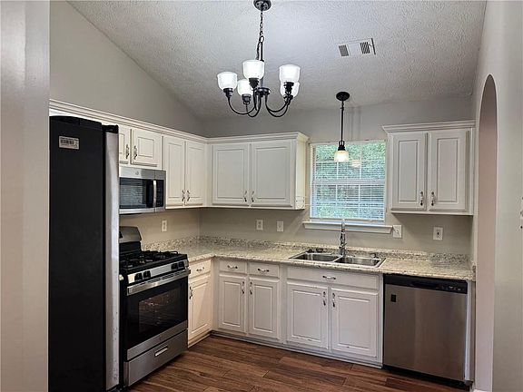 4th image of 334 Summer Hill Cir