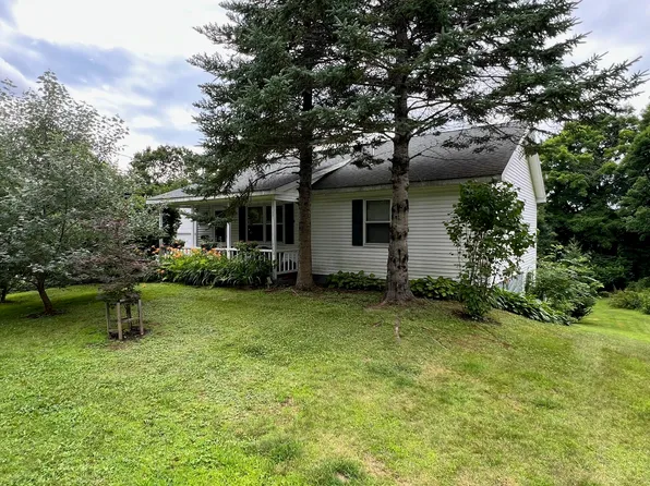 151 High Street, Dexter, ME 04930