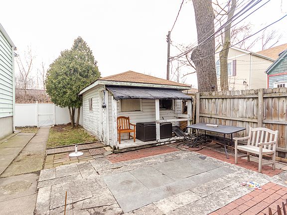 5th image of 6821 N Ravenswood Ave