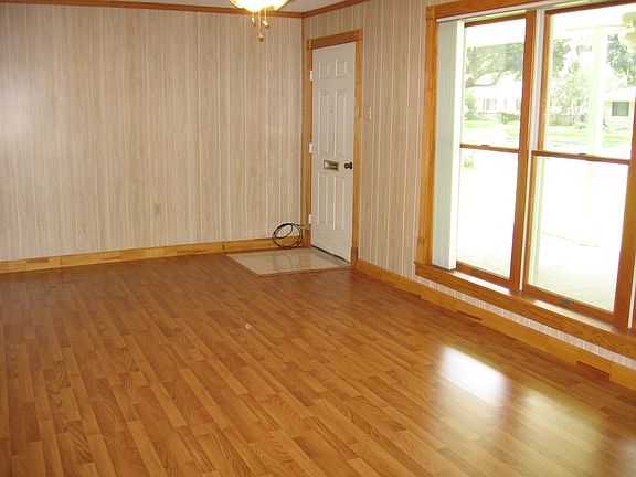 4th image of 214 Neil Ave