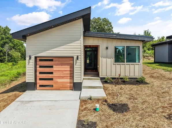 2314 Rock Gardens Dr, Sevierville, TN 37876