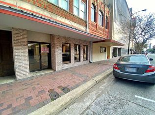 108 S Main St, Victoria, TX 77901