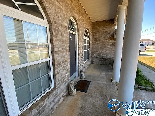 4 bed, 2.0 bath, 2160 sqft, $1,750 — Photo 3