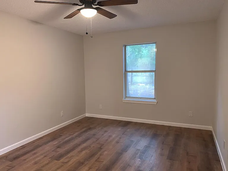 120 Plumthicket Ln — Photo 9