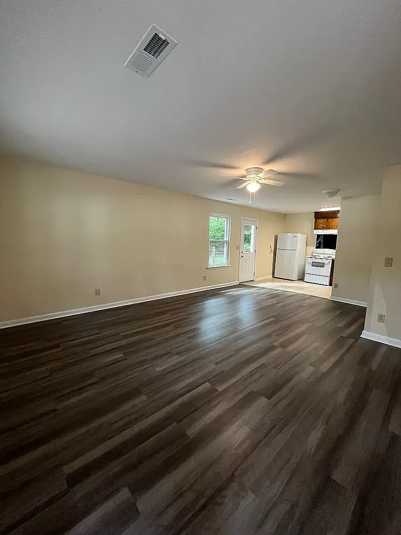 2 bed, 1000 sqft, $1,600 — Photo 3