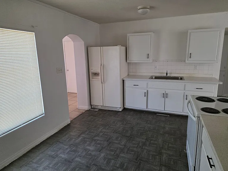 2904 Bassler St — Photo 4