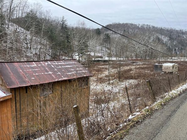 402 Deep Valley Rd, New Freeport, PA 15352