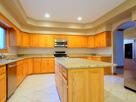2nd image of 910 Carlow Dr