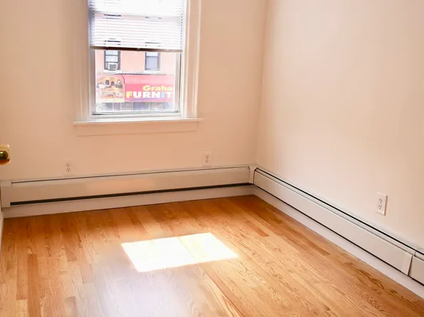 110 Graham Avenue image 14 of 18