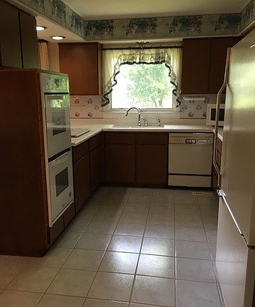 4th image of 601 Chelmsford Ln
