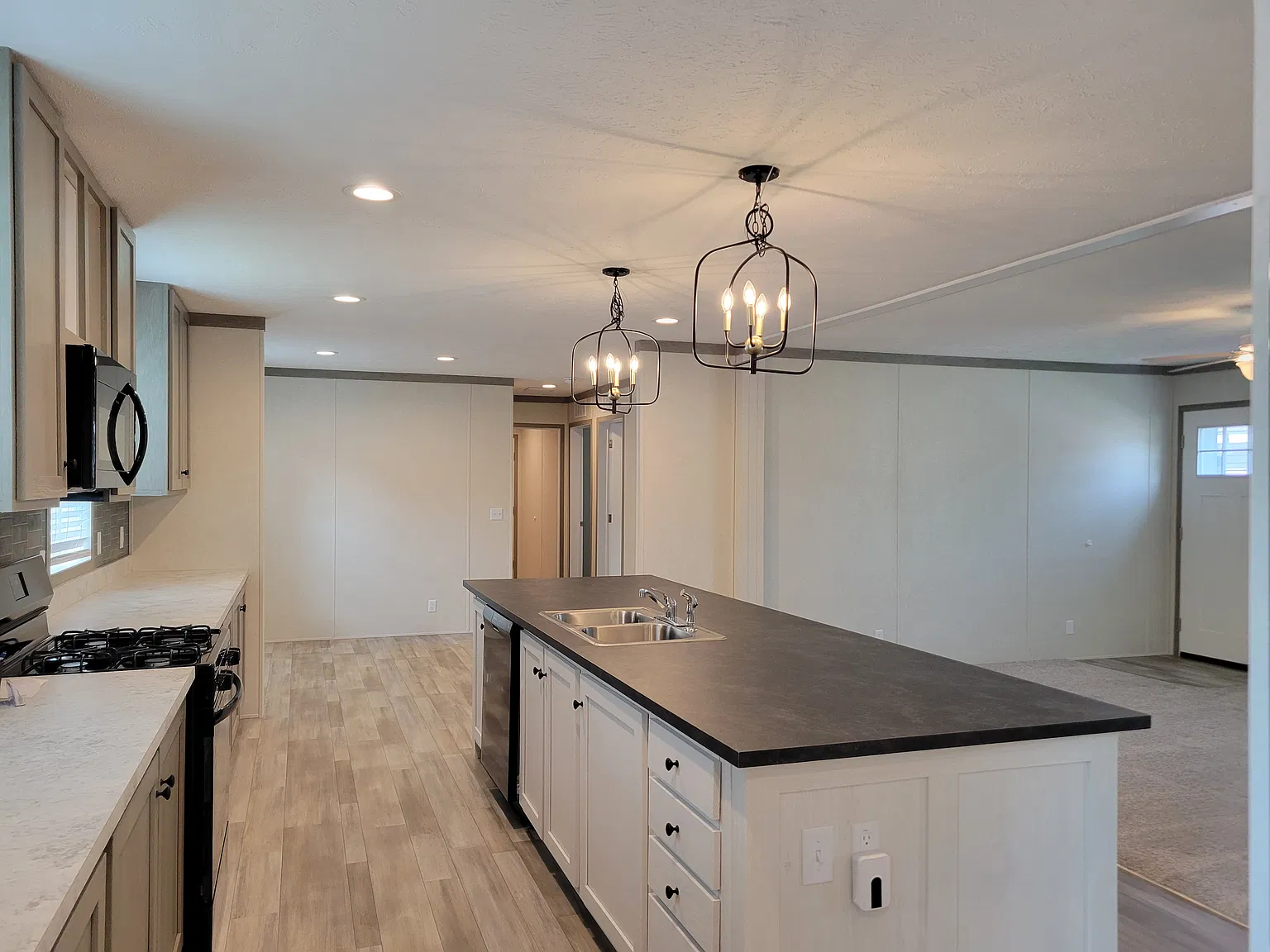 3 bed, 2.0 bath, $1,599 — Photo 3