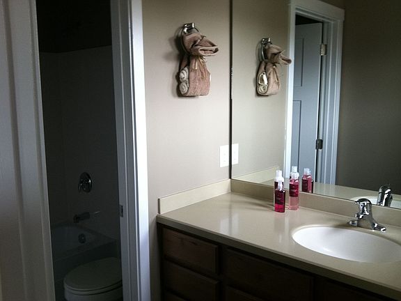4th image of 828 E Stratford Ave APT F