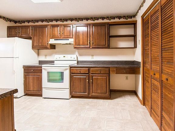 3rd image of 1173 Pebble Dr