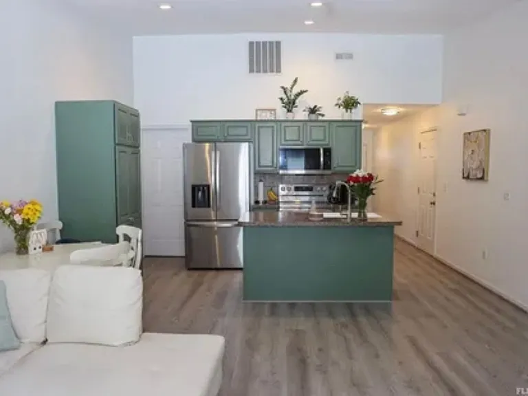 611 Grainfield St — Photo 2