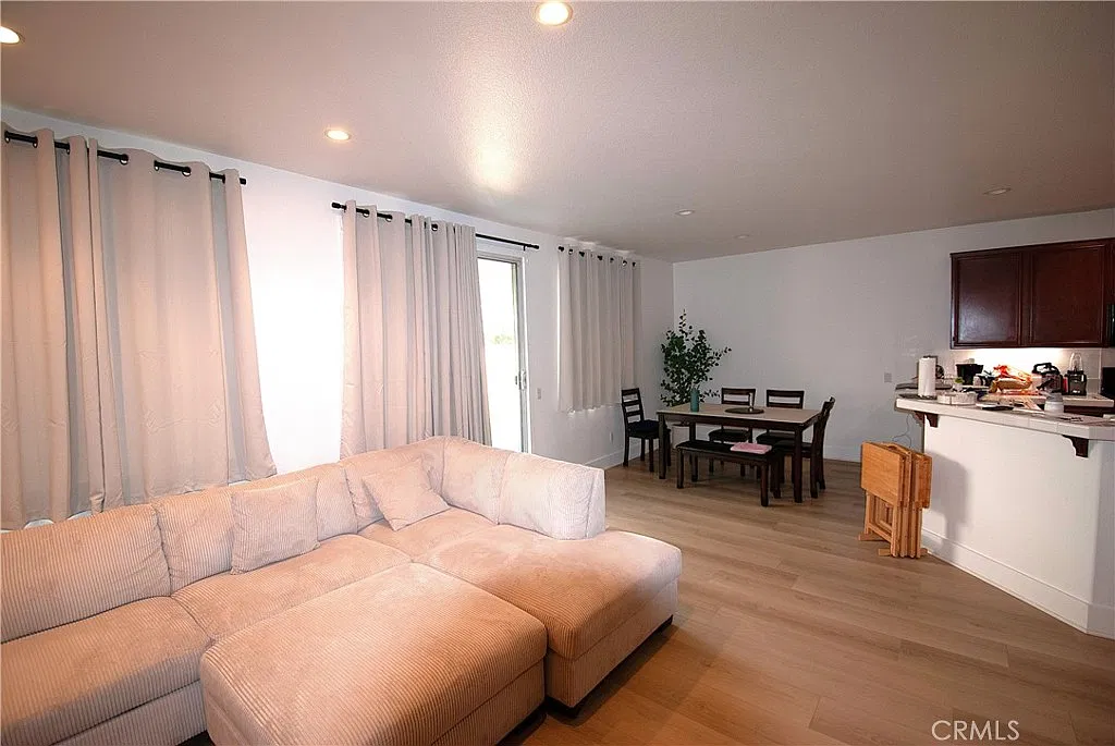 3 bed, 1718 sqft, $3,600 — Photo 4
