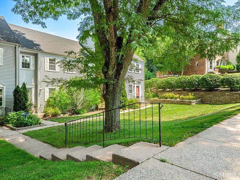 54 Willieb St #B — Photo 2