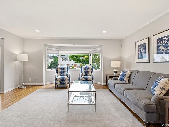 5th image of 42 Kathleen Drive E
