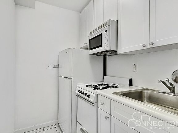 5th image of 245 E 35th St APT 10J