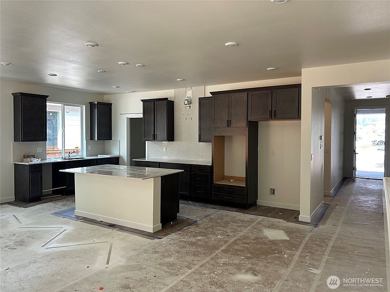 3rd image of 12606 170th Avenue Ct E Lot198
