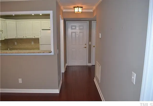 1221 Westview Ln — Photo 3