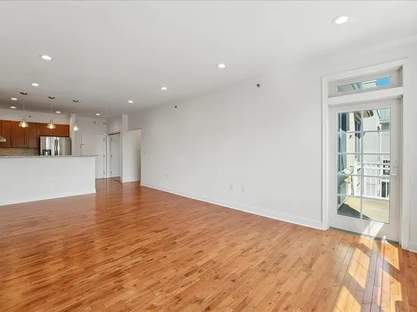 15 Freedom Way image 5 of 48