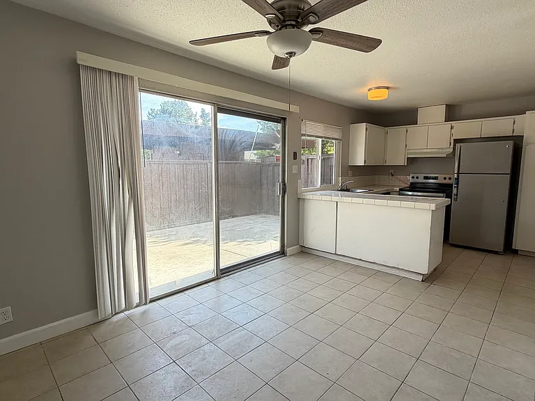 156 Chynoweth Ave — Photo 4