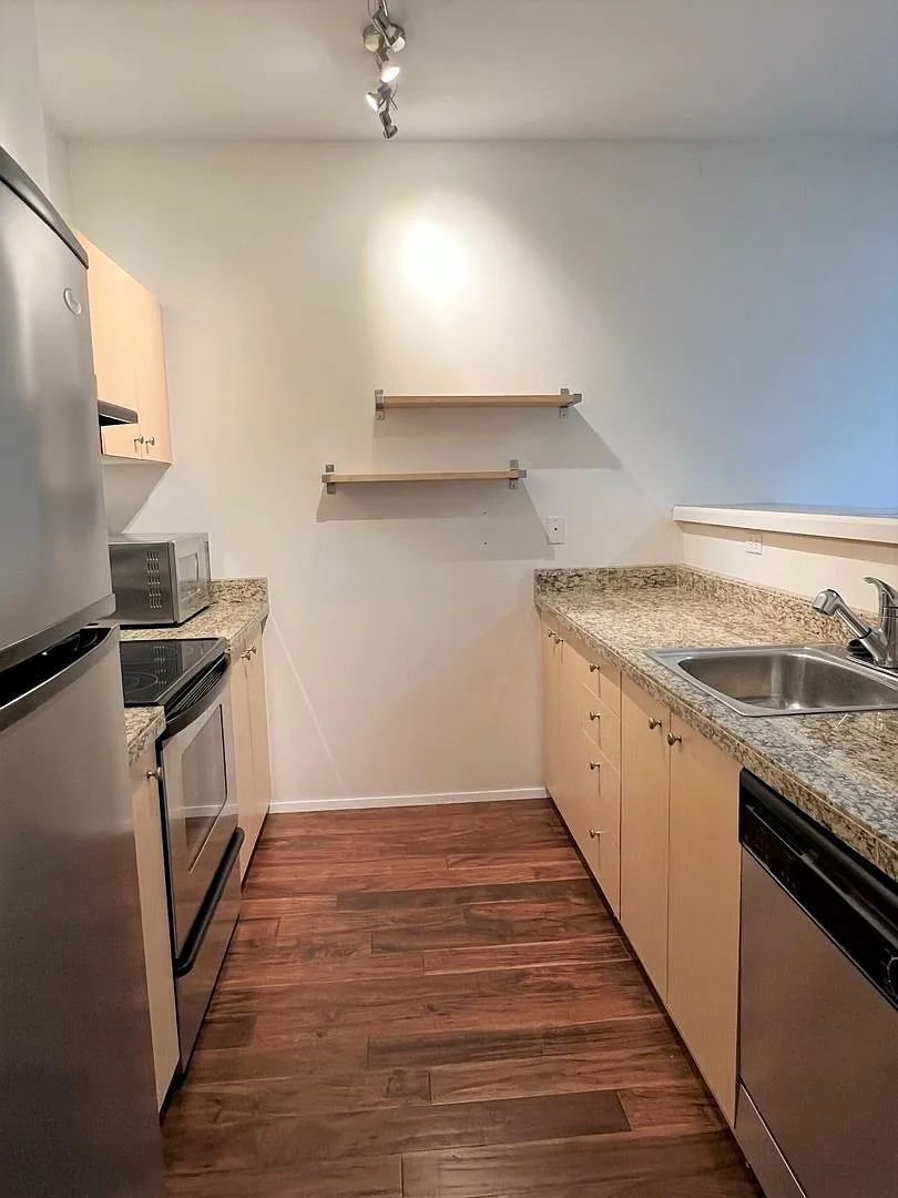 Prime West Seattle Location! Available Now! — Photo 2