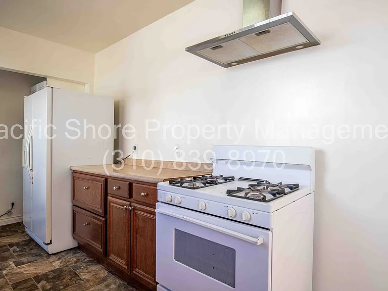 14220 Gilmore Apartments — Photo 7