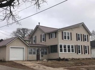417 6th St SE, Dyersville, IA 52040