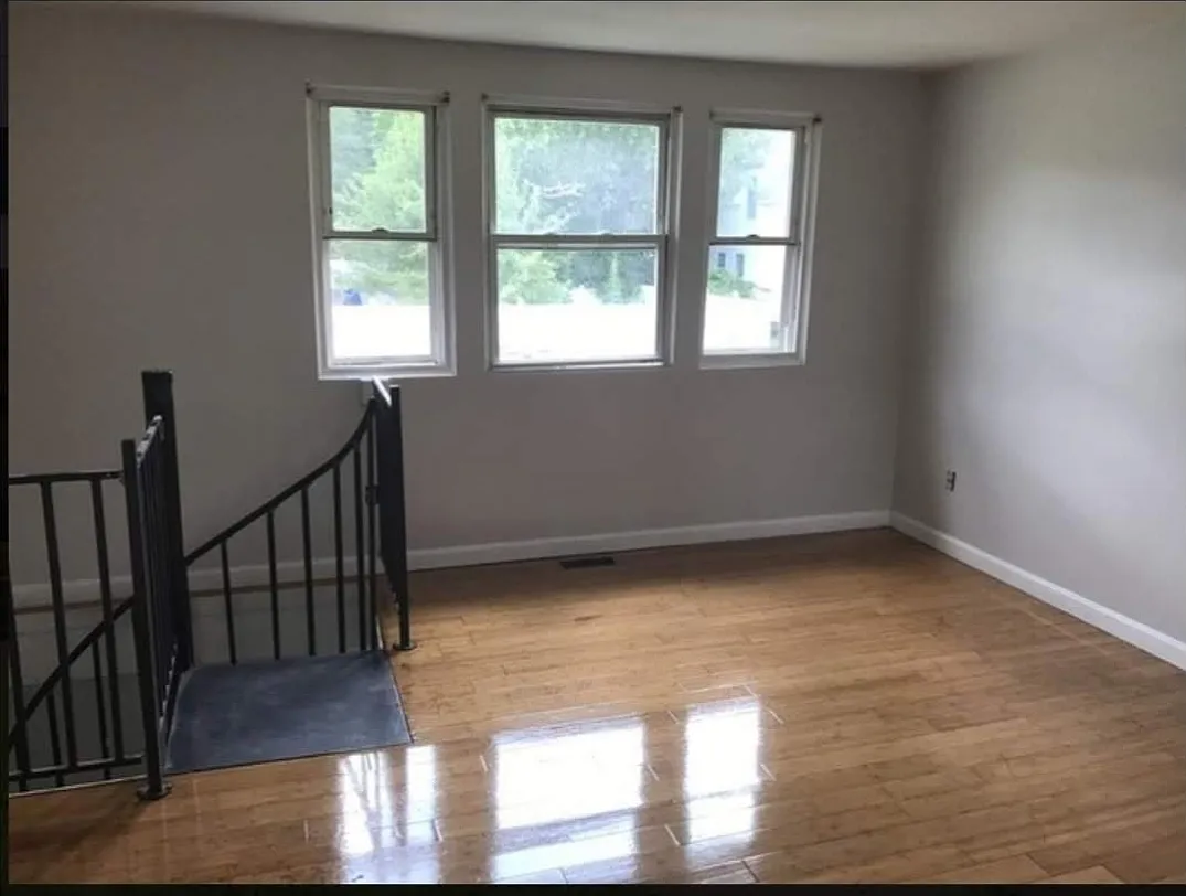 4 bed, 1166 sqft, $2,900 — Photo 3