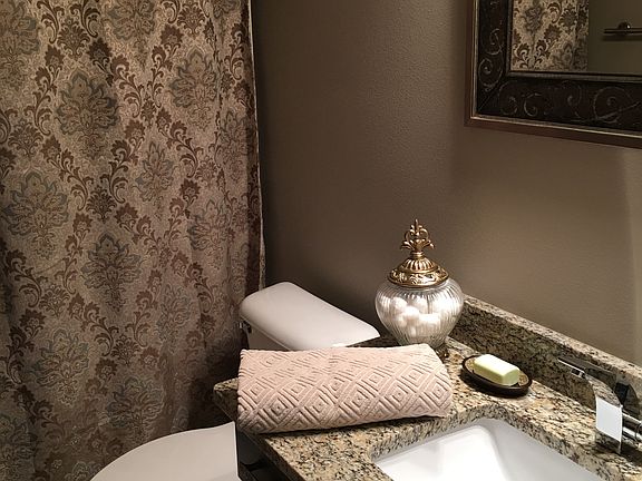 Elegant 3rd bath on LL