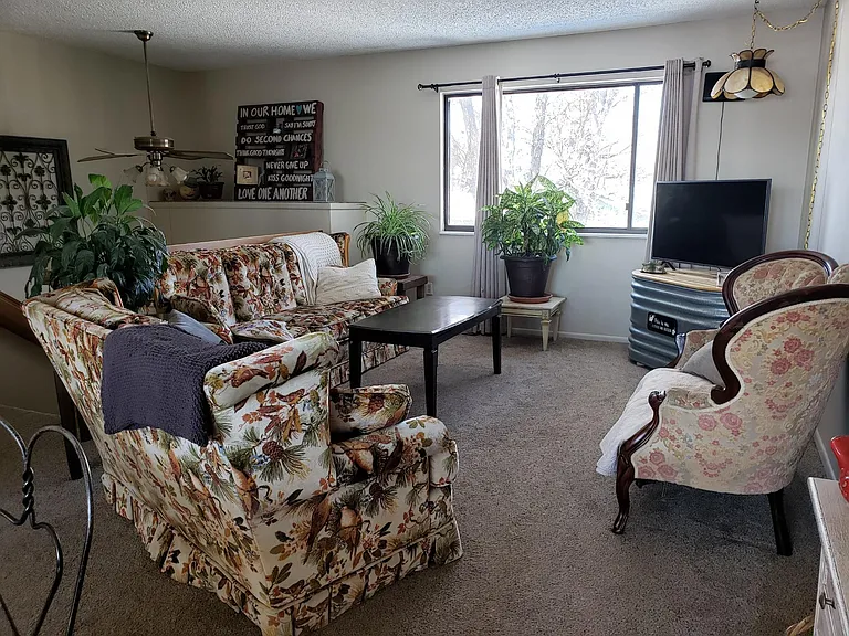 2605 Cherly St — Photo 3