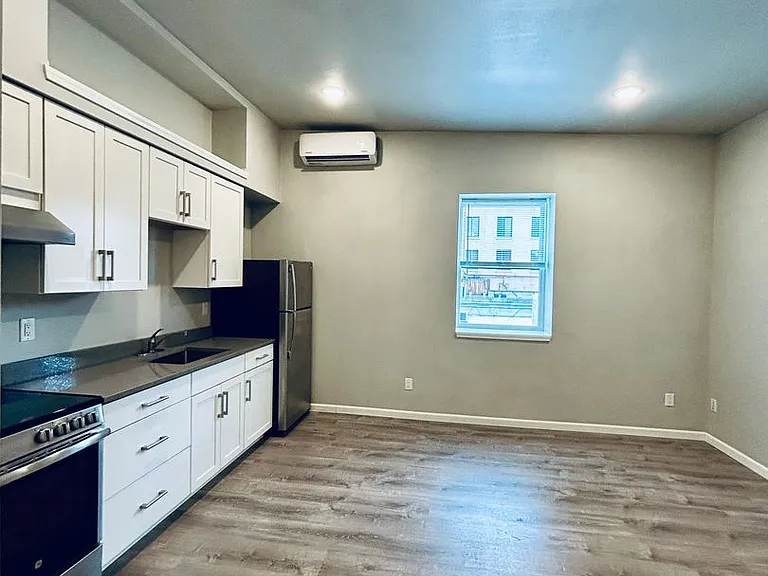 112 N Wenatchee Ave — Photo 16