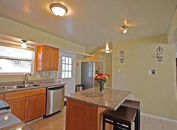 2nd image of 523 E Loyola Dr