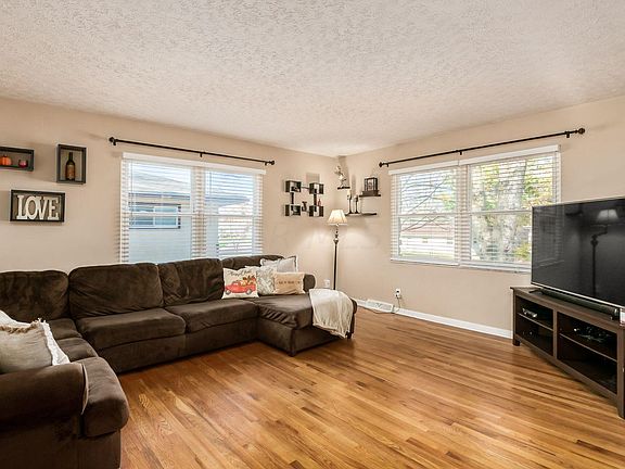 3rd image of 5077 Mengel Ln