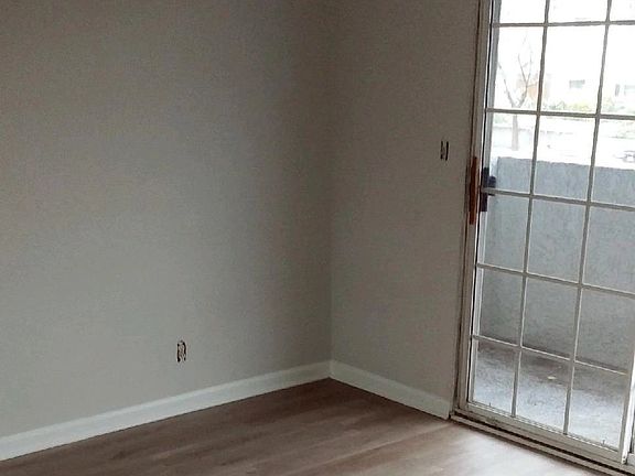5th image of 2700 W Victory Blvd #101