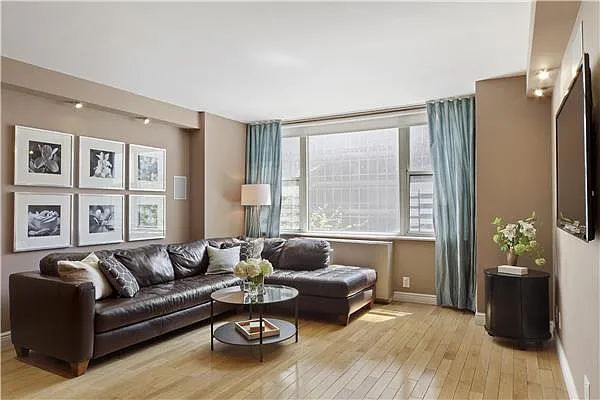 Sold by R New York | media 4