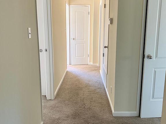 5th image of 2031 Ascot Dr