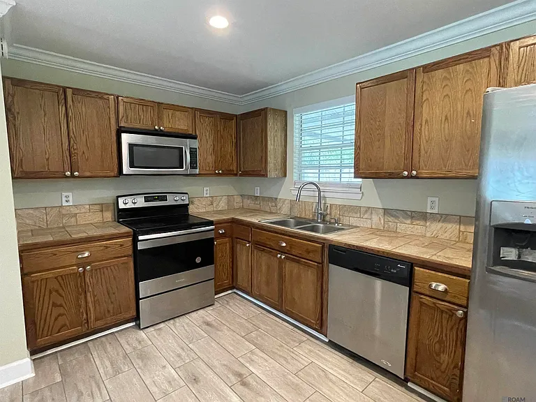 331 E Bolivar Dr — Photo 8