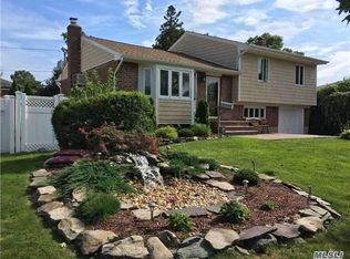 18 Warren Dr, Syosset, NY 11791