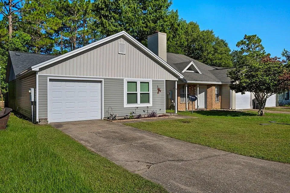 3 bed, 2.0 bath, 1037 sqft, $1,875 — Photo 2