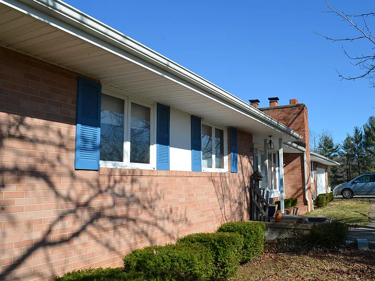 52 Carol Ln #B — Photo 9