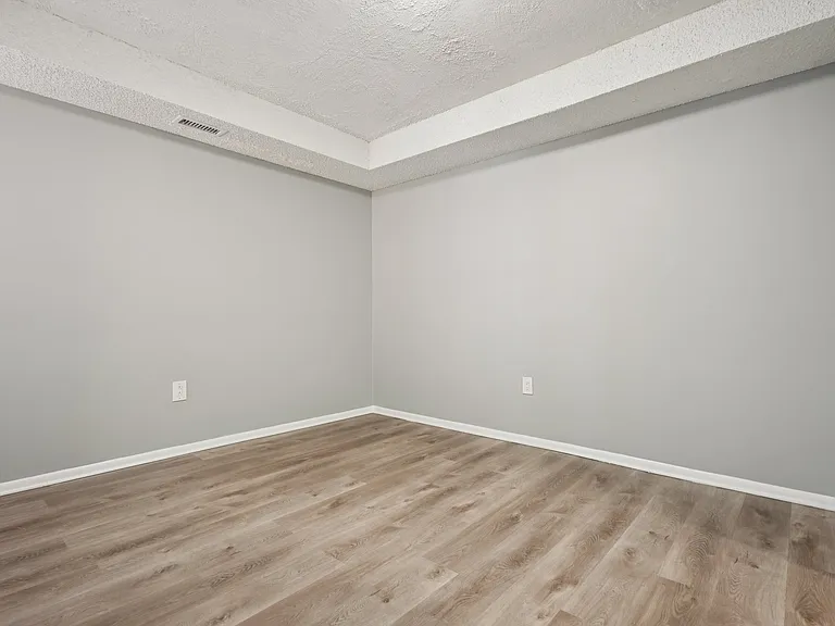 Aspen Apartments — Photo 9