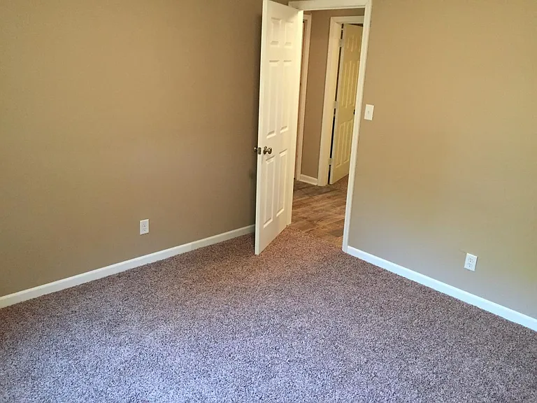 1289 Stratford Dr W — Photo 14