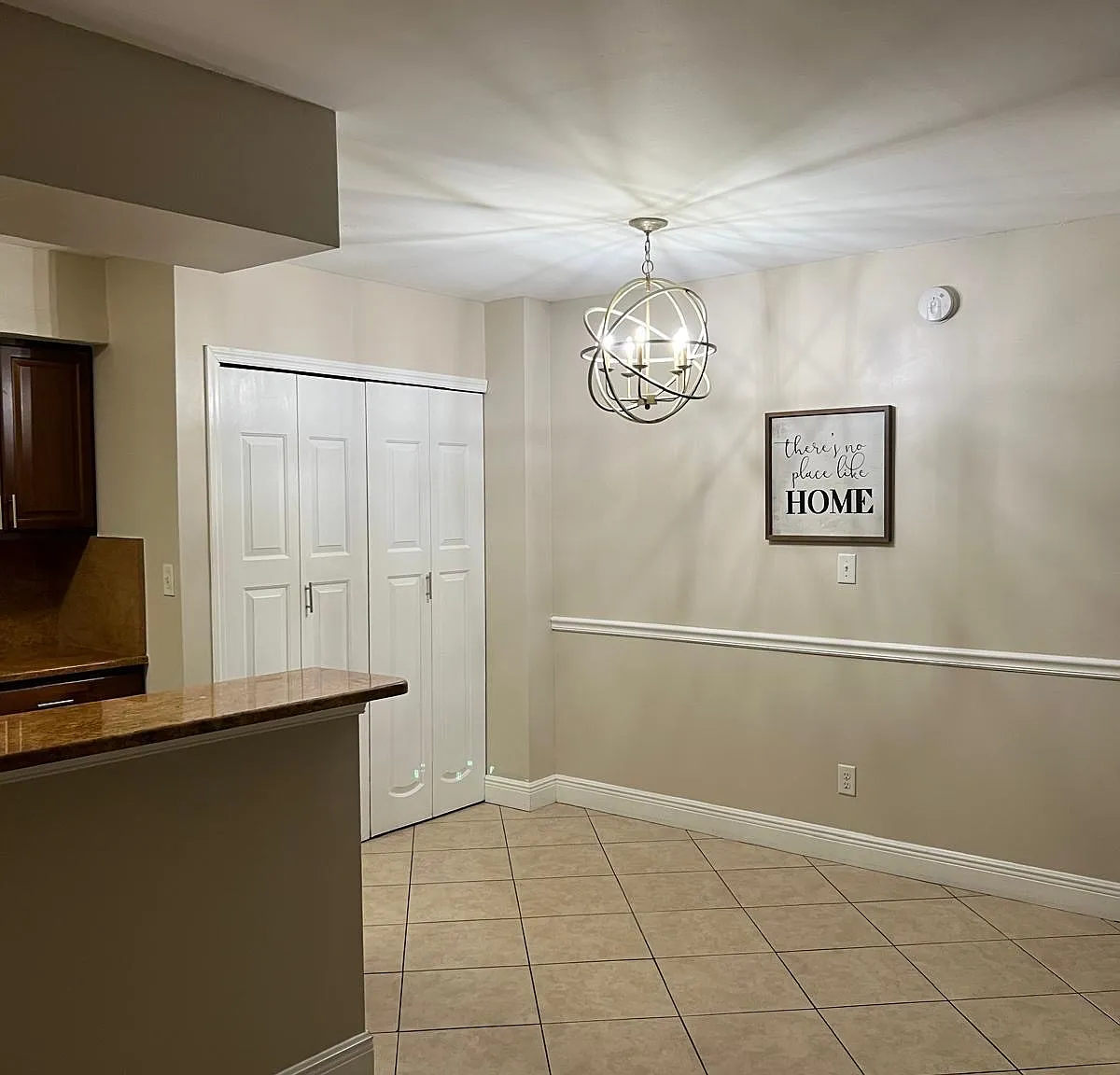 2 bed, 1018 sqft, $1,300 — Photo 2