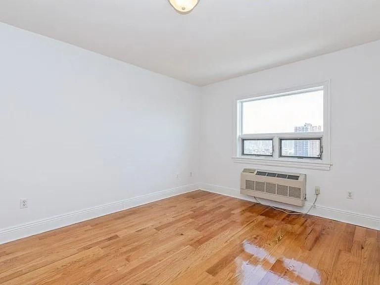 809-815 22nd St #1205 — Photo 9