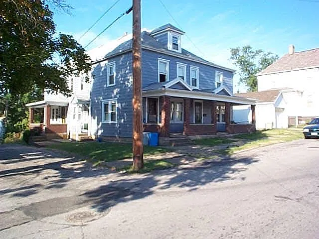 3 bed, 1200 sqft, $900 — Photo 2