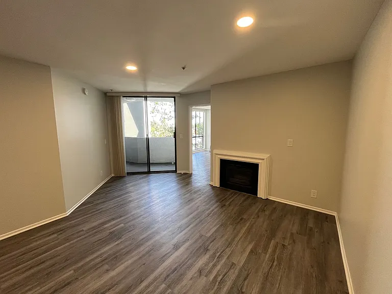 1223 Federal Ave — Photo 77