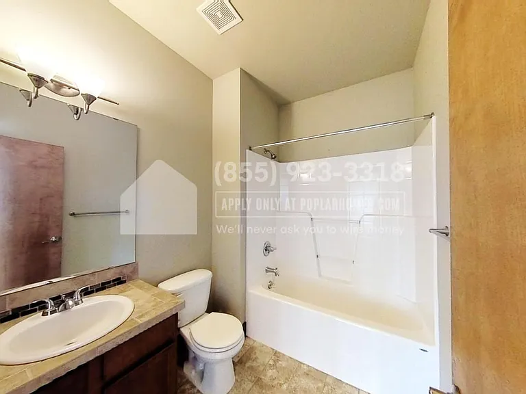 3800 NE 3rd Pl — Photo 18