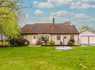 4815 S Cypress Dr, Walnutport, PA 18088